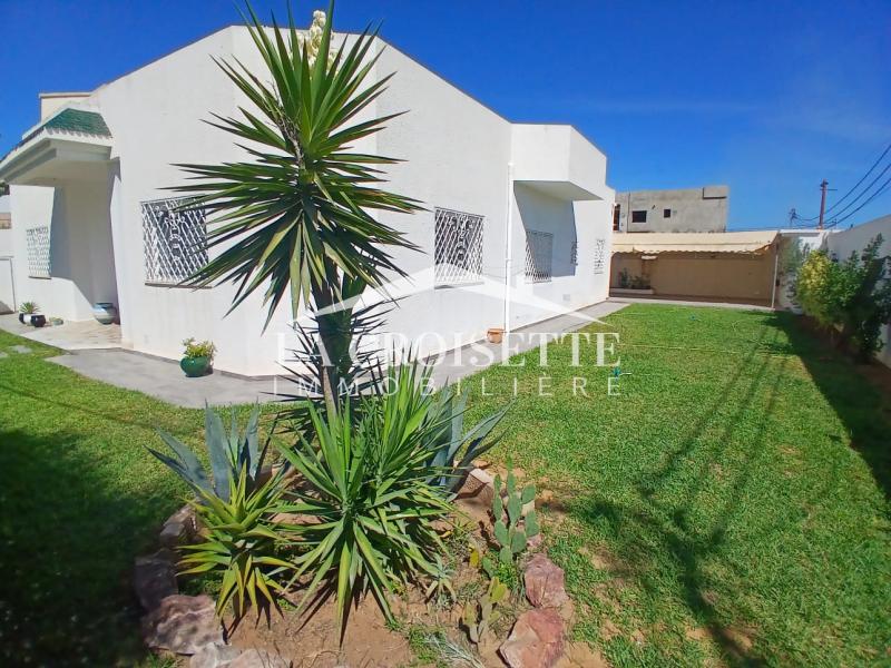 Villa S+3 plain-pied à La Soukra